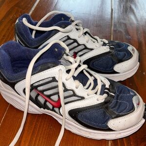 Vintage Nike Navy/White Running Sneakers with Red Swoosh